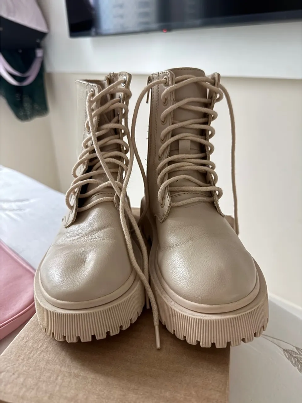 Bota bege Zara
