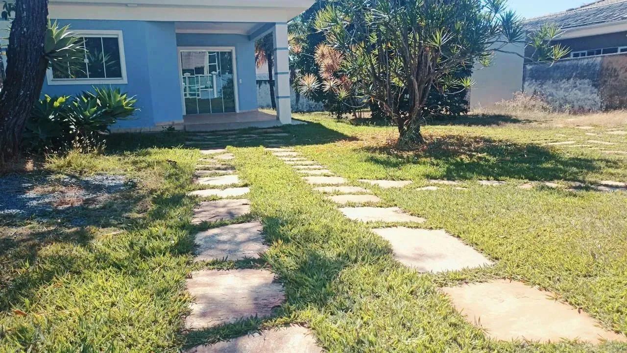 Casa a venda localizada no jardim botânico condomínio Solar de Brasília com 3 quartos send