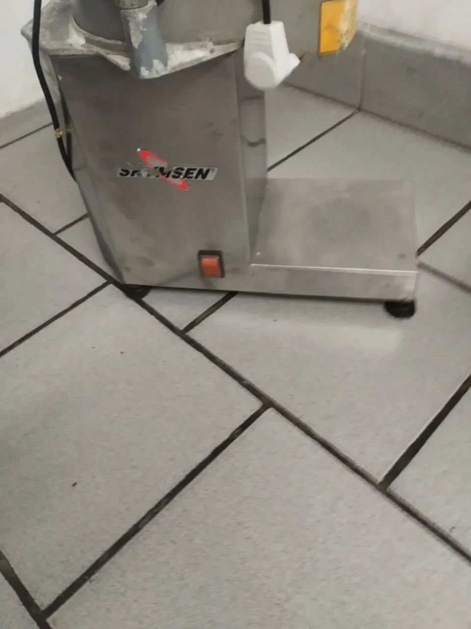 Vendo moedor de carne a 1200  e um ralador de queijo a 1100 - Foto 6