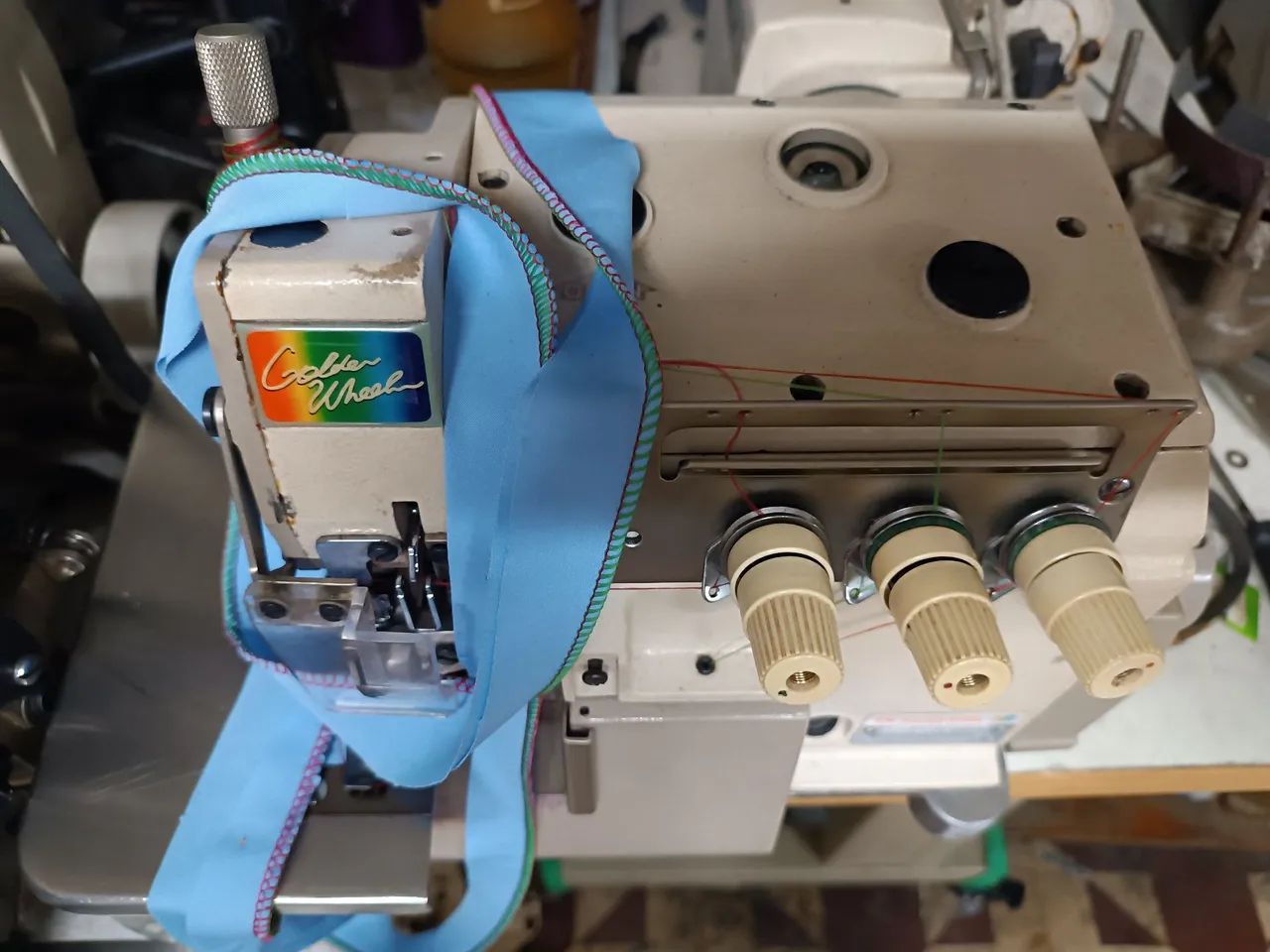 Vendo Máquina Overloque Usada