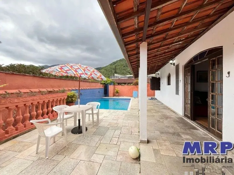 Casa à venda em Ubatuba. Com piscina. 2 dormitórios. Sertão da Quina