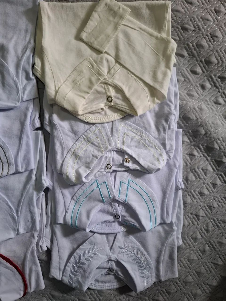 Kit Body Gola Bordada Menino/Saída Maternidade - Foto 3