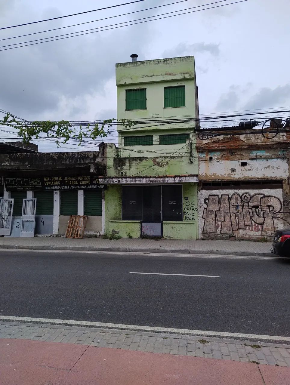 Vendo prédio 300m2 - Neves - SG
