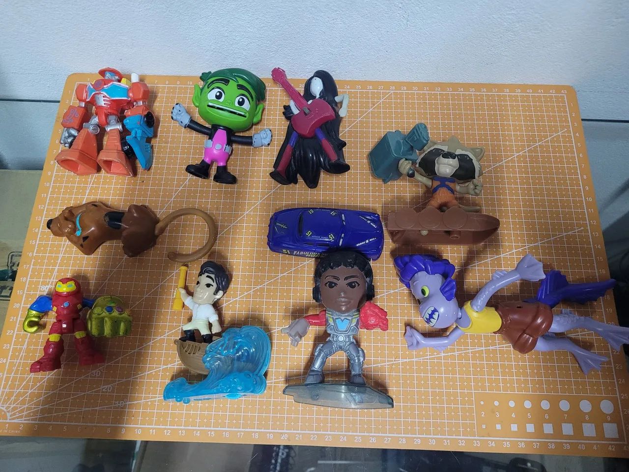 Lote de brinquedos conforme imagem 