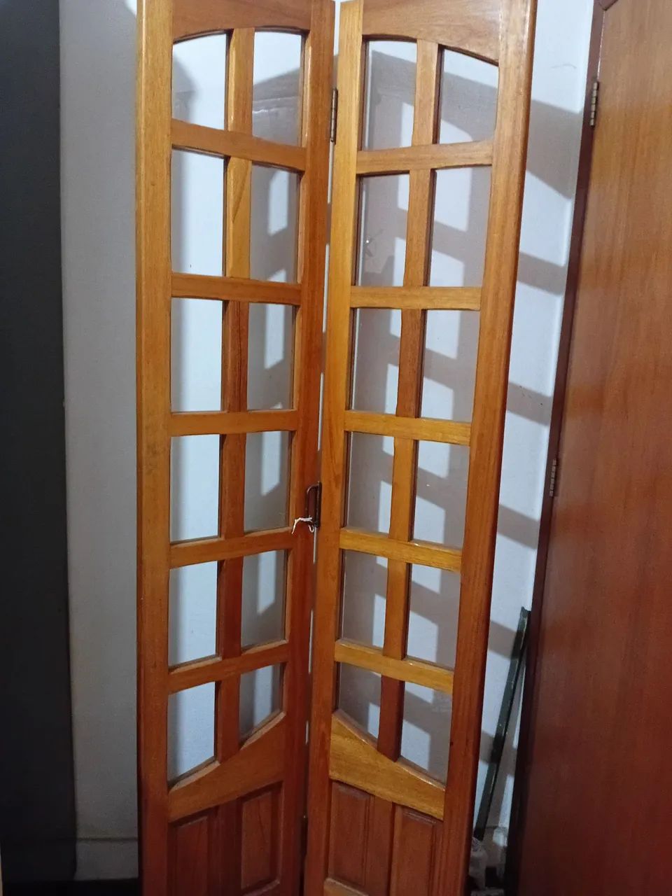 Vende-se porta balcão perfeito estado com 24 vidros