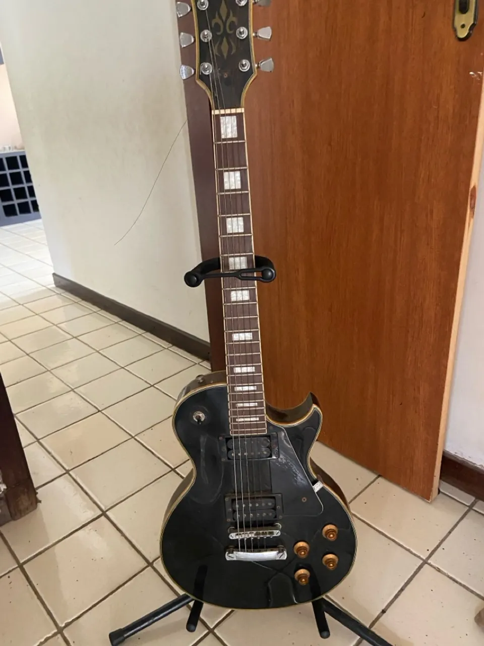 Guitarra elétrica Les Paul preta