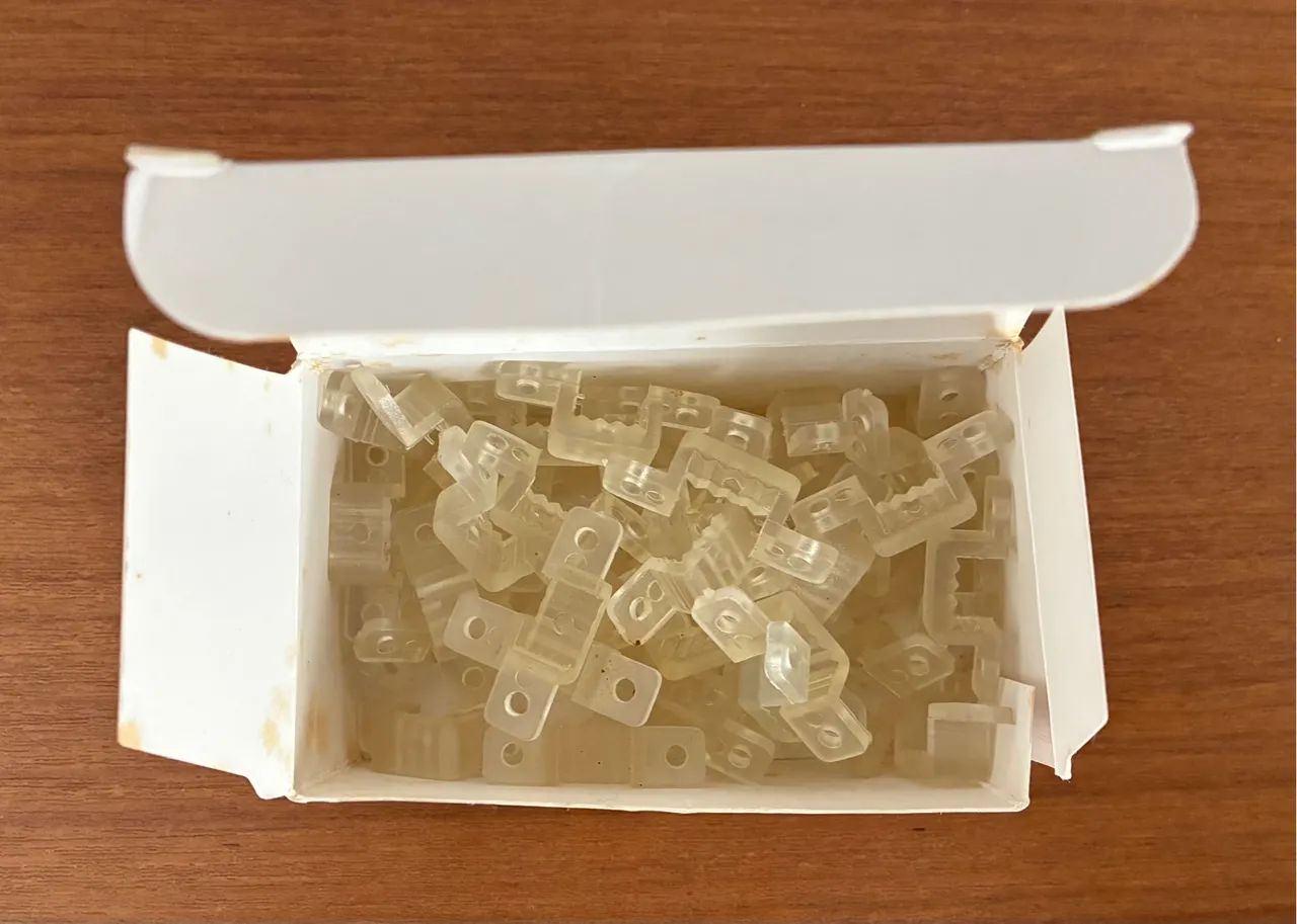 Braçadeiras para Fita LED Tensão de Rede - 197 peças - Foto 2