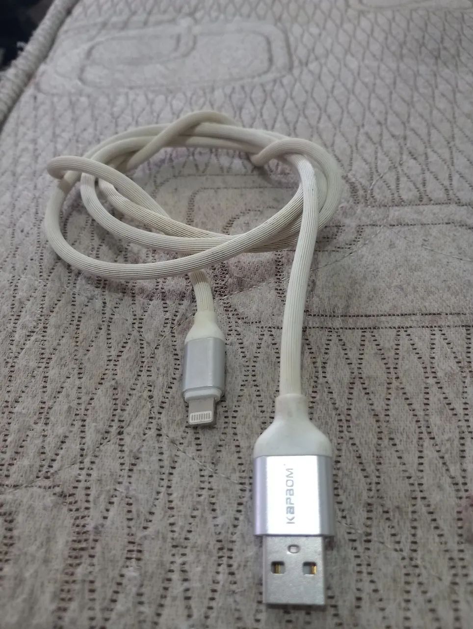 Cabo USB para iPhone - KABPOM