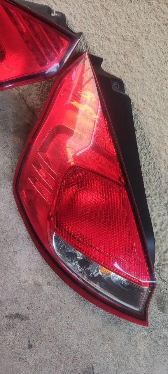 Lanterna Traseira Direita Ford Fiesta Hatch 2014 a 2019 - Foto 3