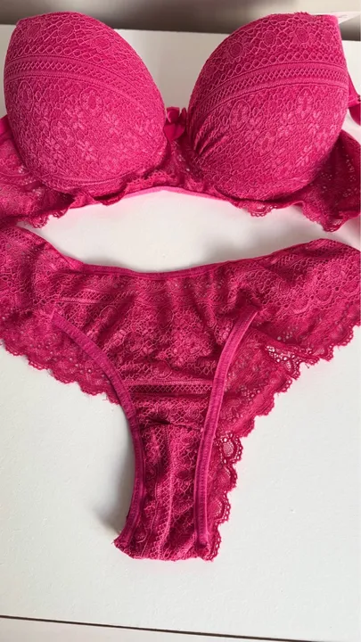 Conjunto de lingerie renda rosa
