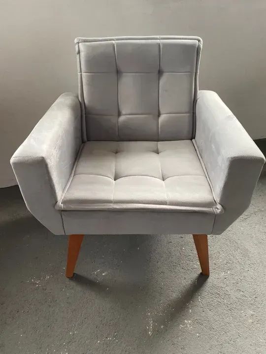 Poltrona decorativa cinza veludo