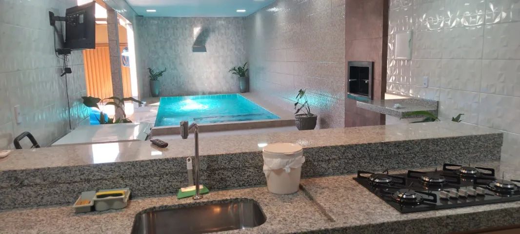 Sobrado mobiliado em Caldas Novas-GO, com piscina aquecida, área gourmet, capacidade 10 p 
