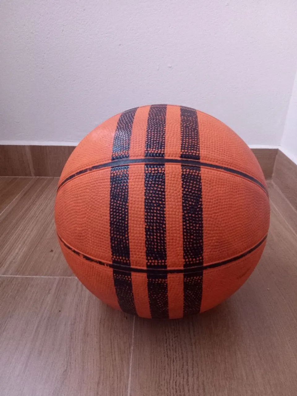 Bola de Basquete Adidas - Foto 5