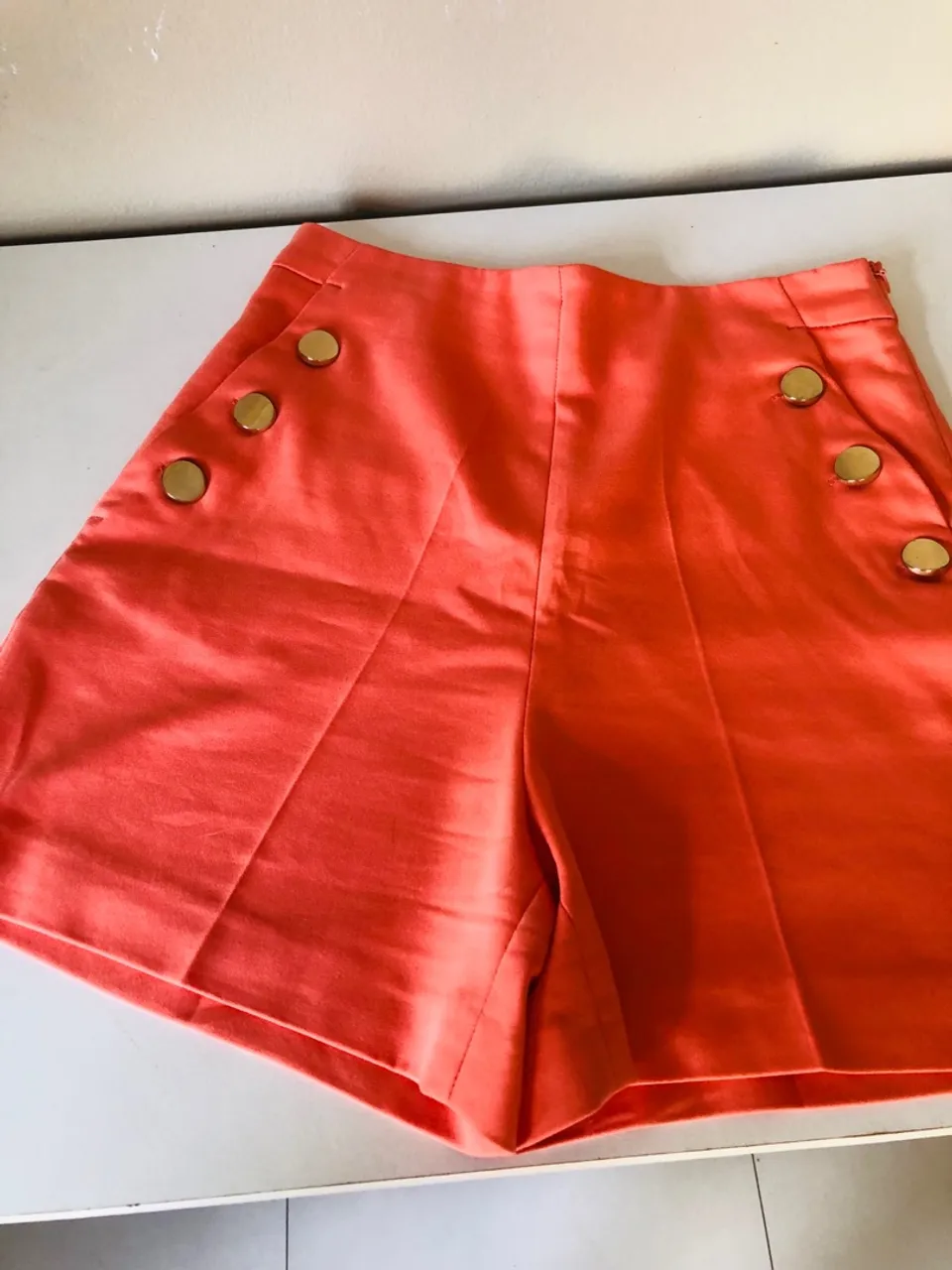 Shorts laranja com botões dourados Veste P e M