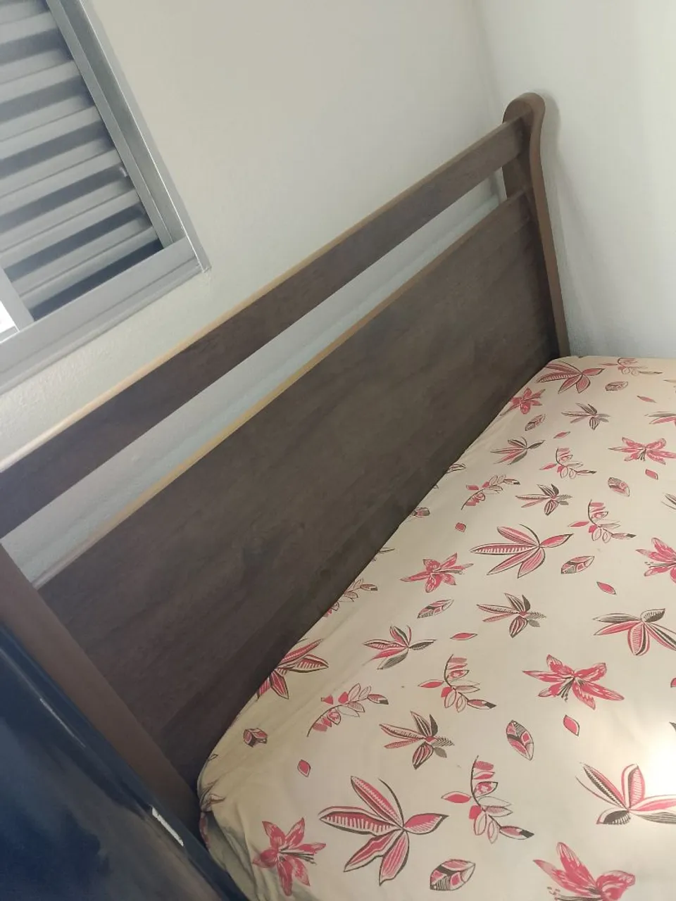 Cabeceira de Cama de Madeira e colchão