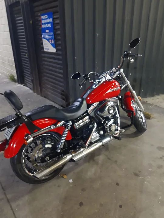 Harley Davidson Dyna Super Glide Custom vermelha