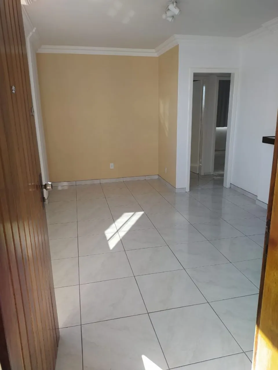 Alugo amplo apartamento 3 quartos (1 suíte) no centro de Campos Novos SC