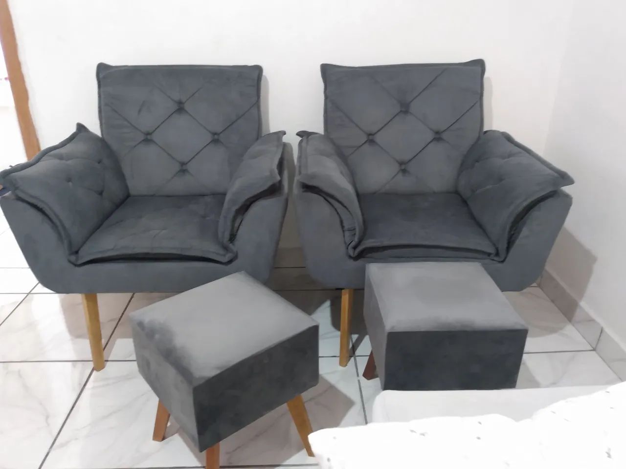 Poltronas de Veludo Cinza - Conforto e Elegância - Foto 4