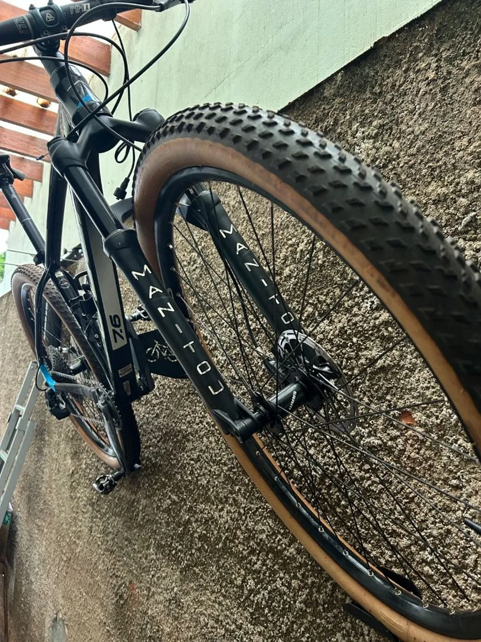 Bicicleta Aro 29 Suspensão Manitou OGGI 7.6
