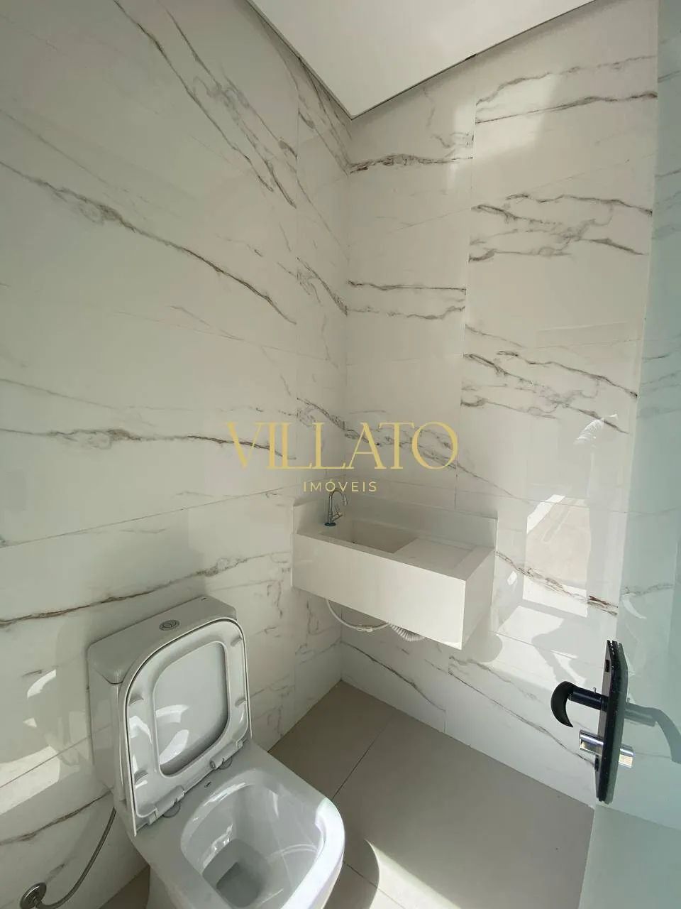 Linda Casa a venda 3Q sendo 2 suite com Piscina - Barravento em Goiânia. - Foto 3