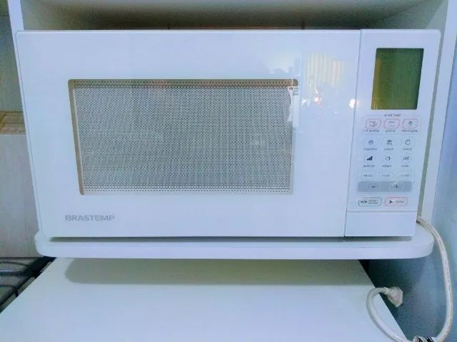 Microondas Brastemp em excelente estado - Foto 3