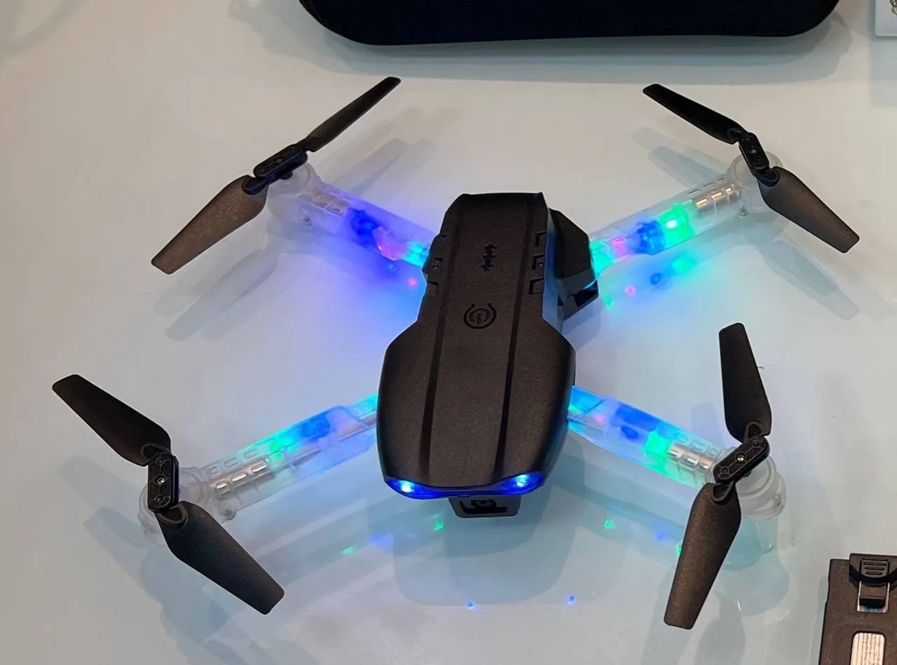 Novo! Mini drone 2 bateria recarregavel com  Led, Voa até 80 Mts com câmera diversão - Foto 3