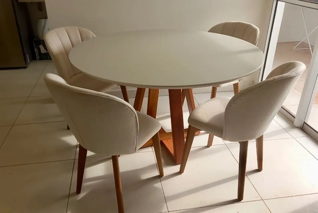 Round dining table set with 4 chairs64520807319043120