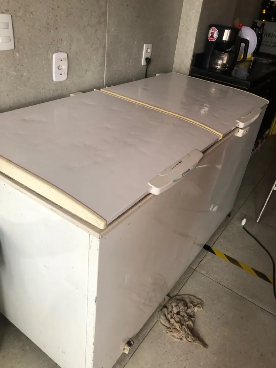 Vendo freezer e tv smart: combo