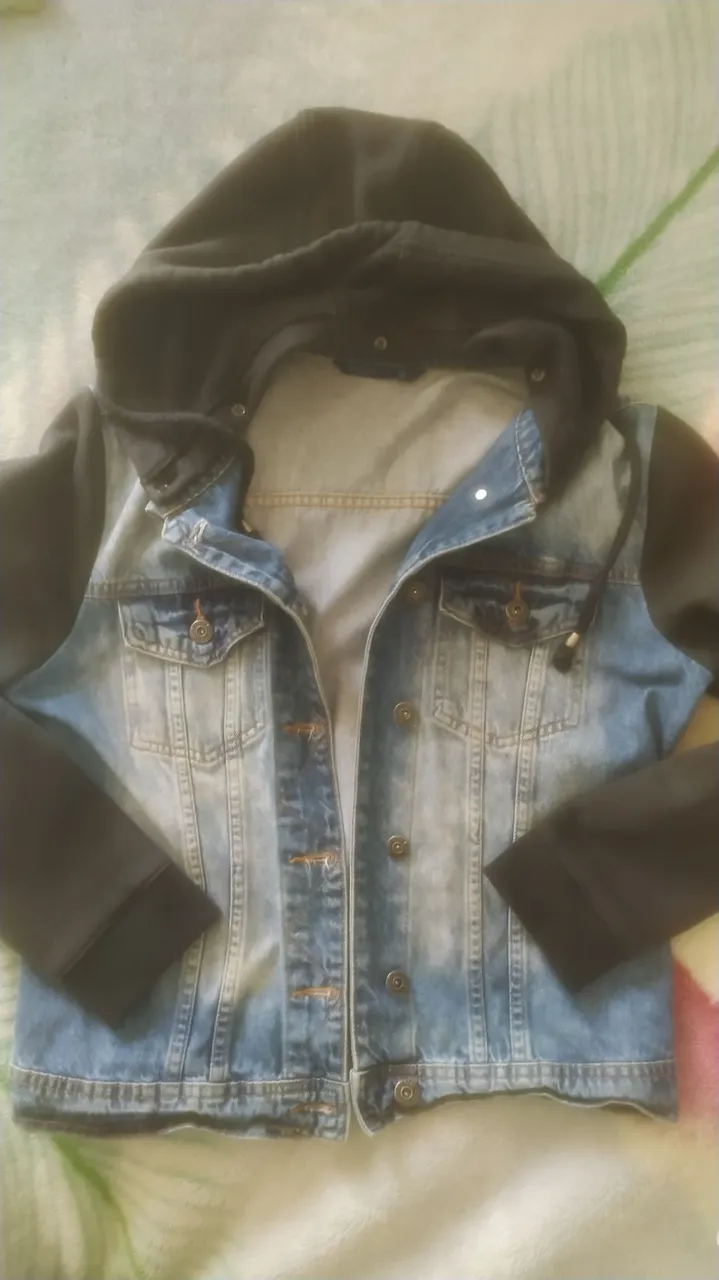 Jaqueta Jeans com Capuz