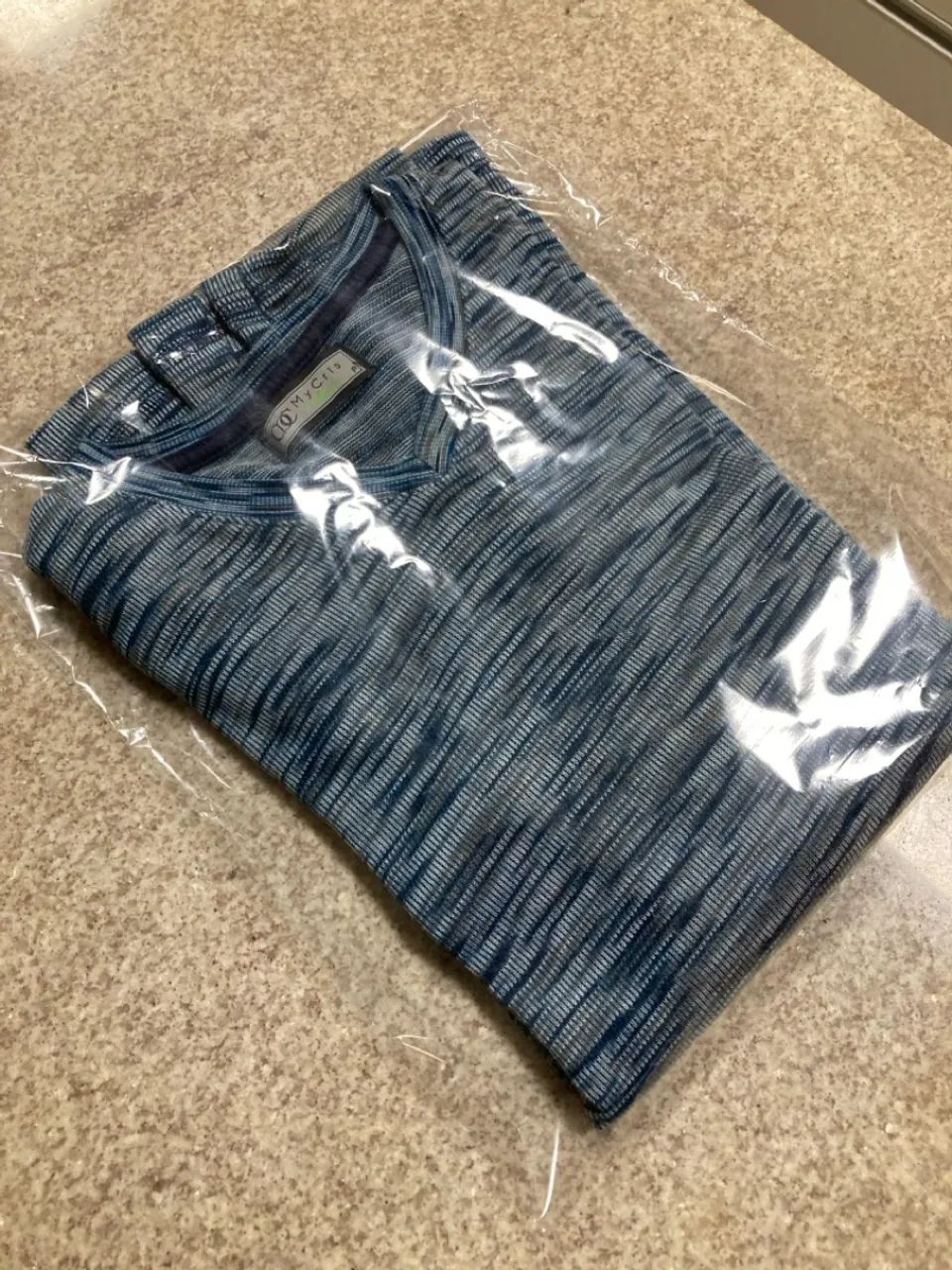 Camiseta Azul com Decote em V - Foto 2