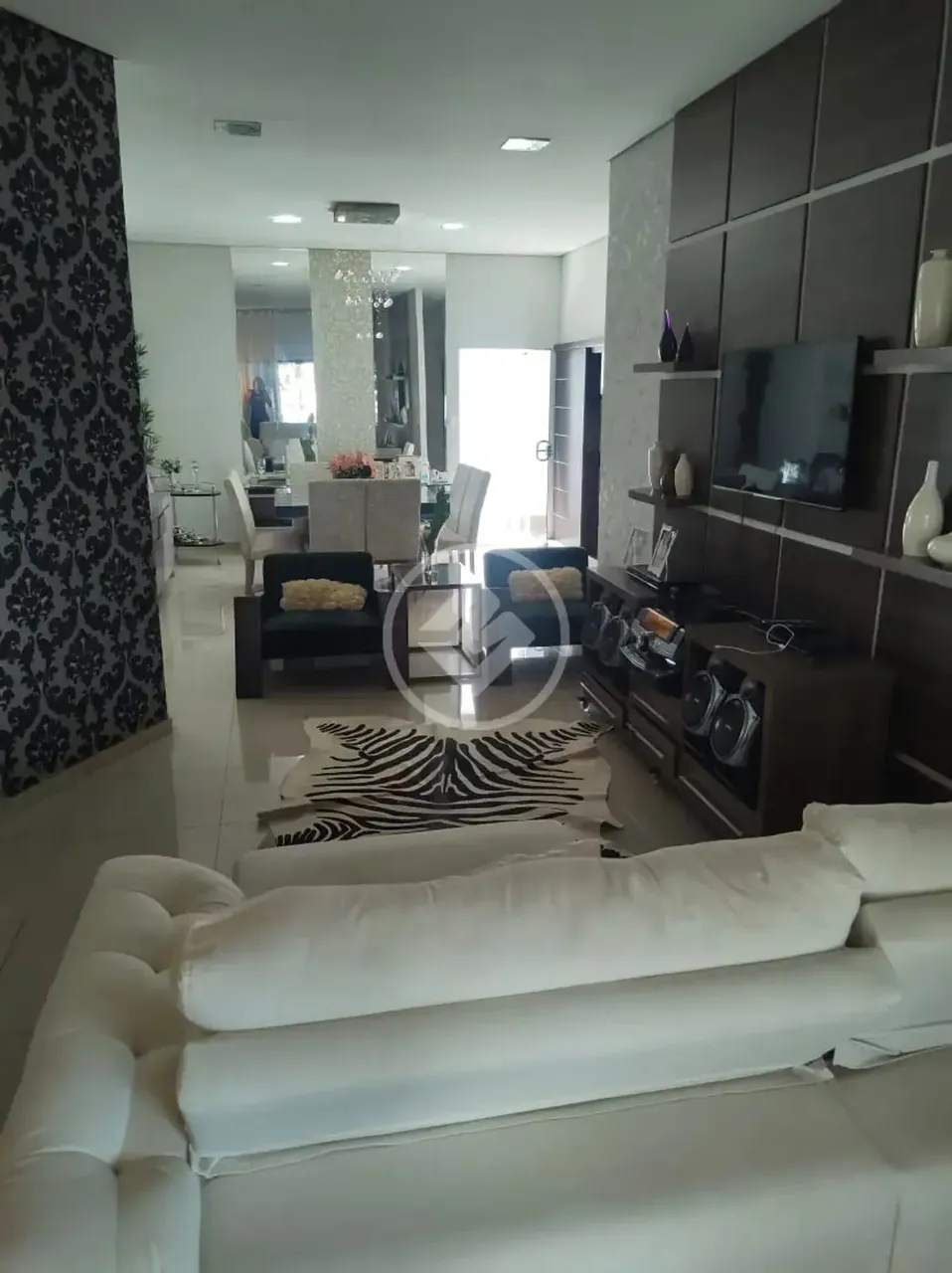 Casa: 432 M2 de terreno, 250m2 de área construída, forro acartonado, piso porcelanato, sui
