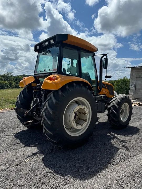 Trator Valtra 990R 