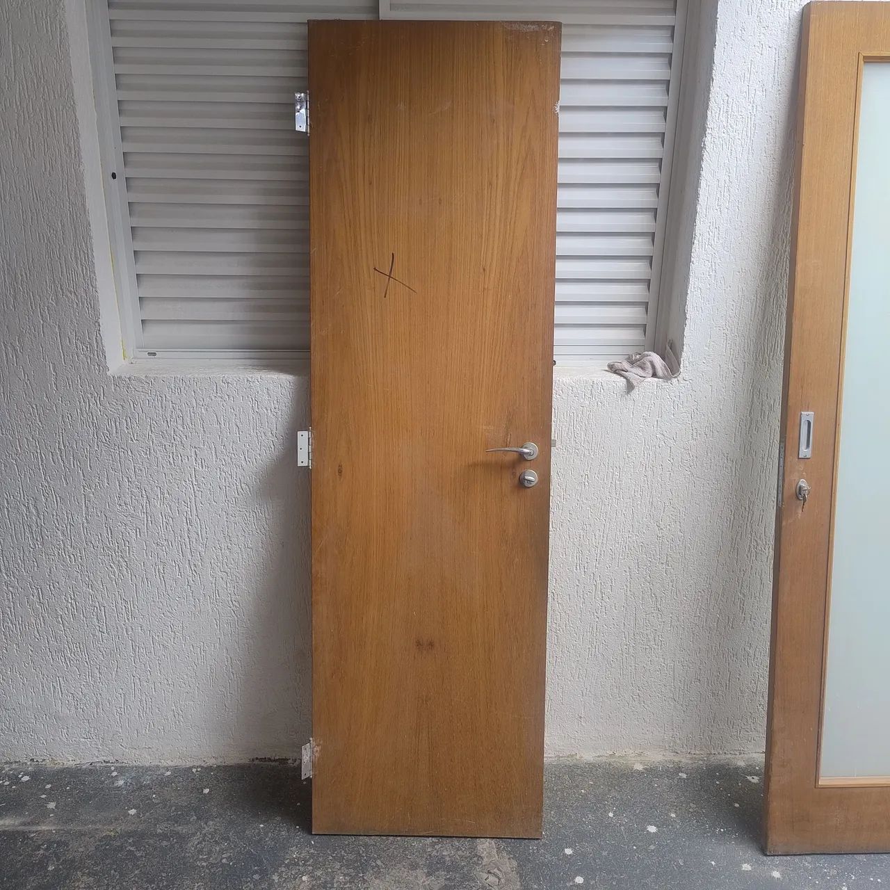 Porta de madeira maciça