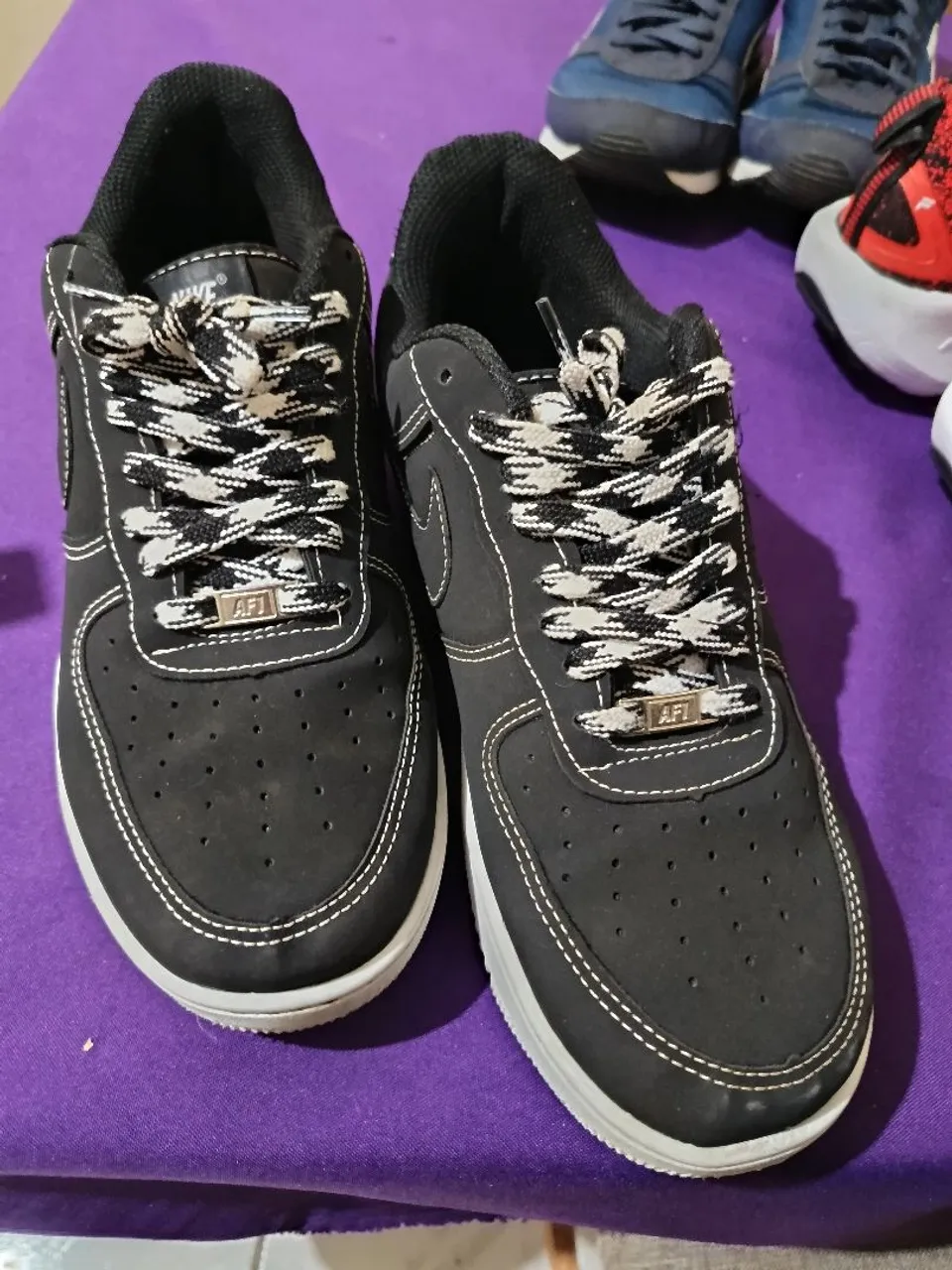 Desapegando de várias sapatos 