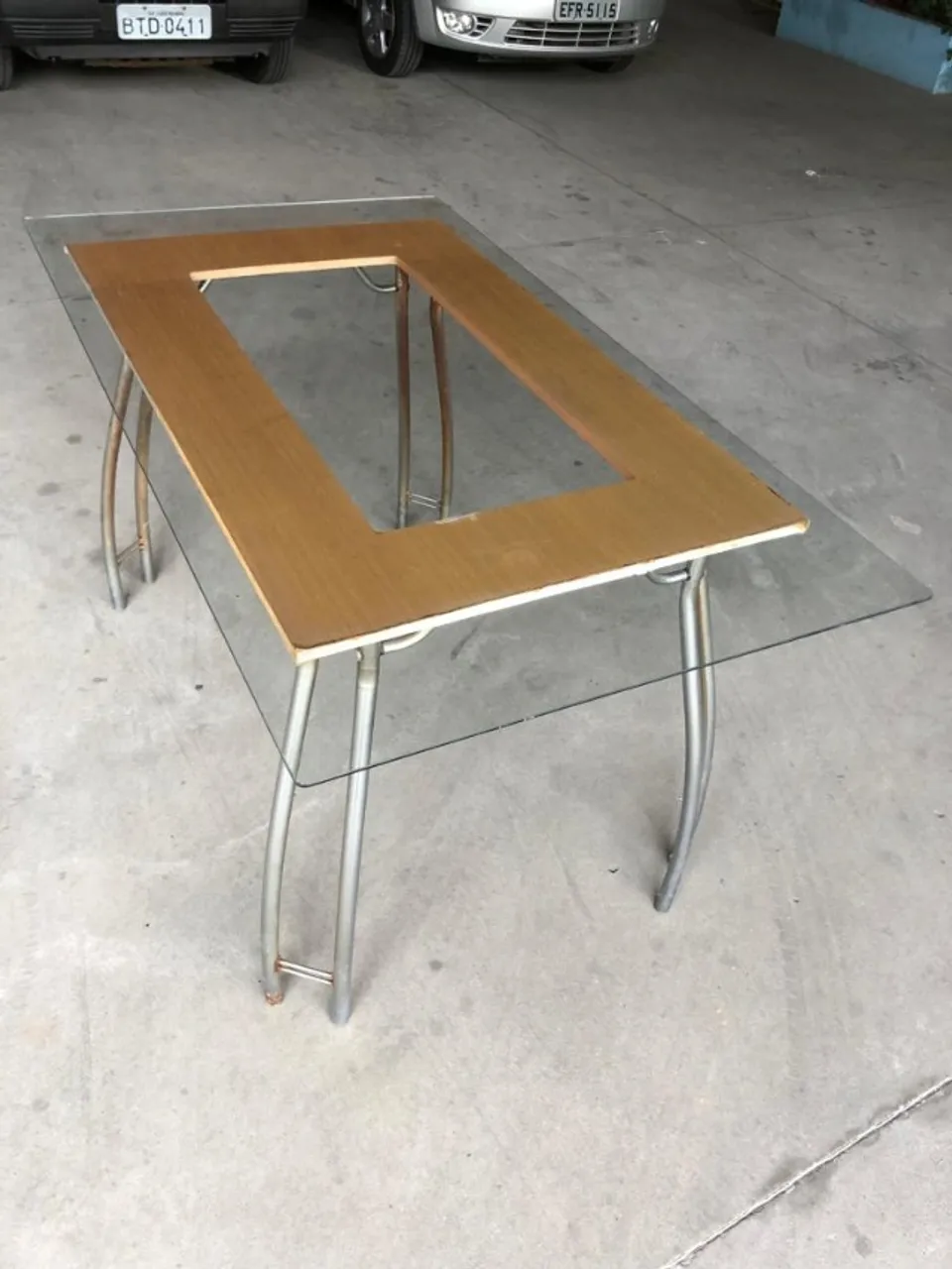 Mesa com tampo de vidro