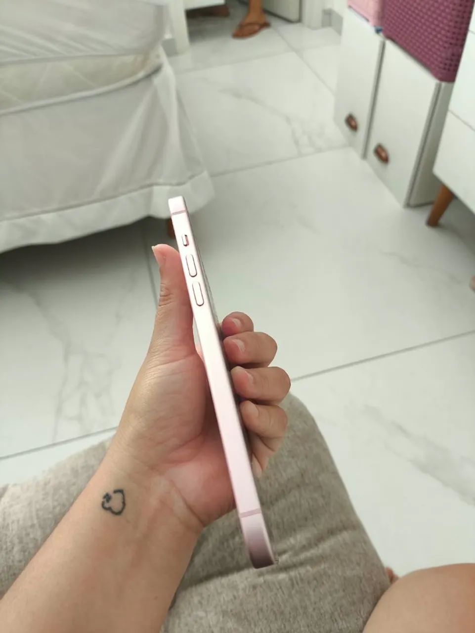 iPhone 15 plus Rose 128gbBateria 82% - Foto 2