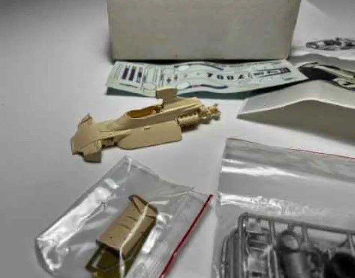 Kit de Modelismo Miniatura Brabham BT44B 1975 Tenariv - Foto 2