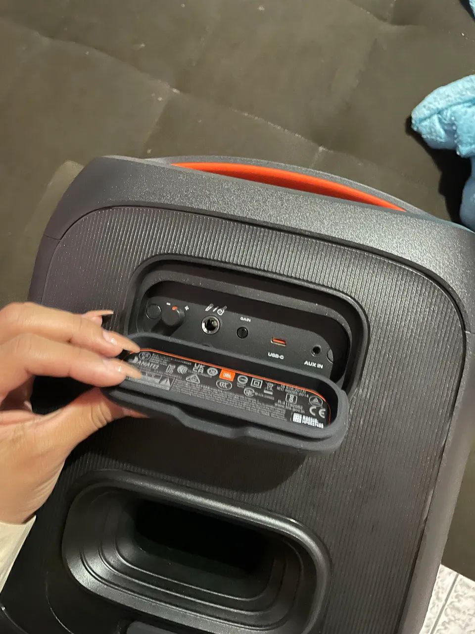 Caixa de som JBL original semi nova  - Foto 5