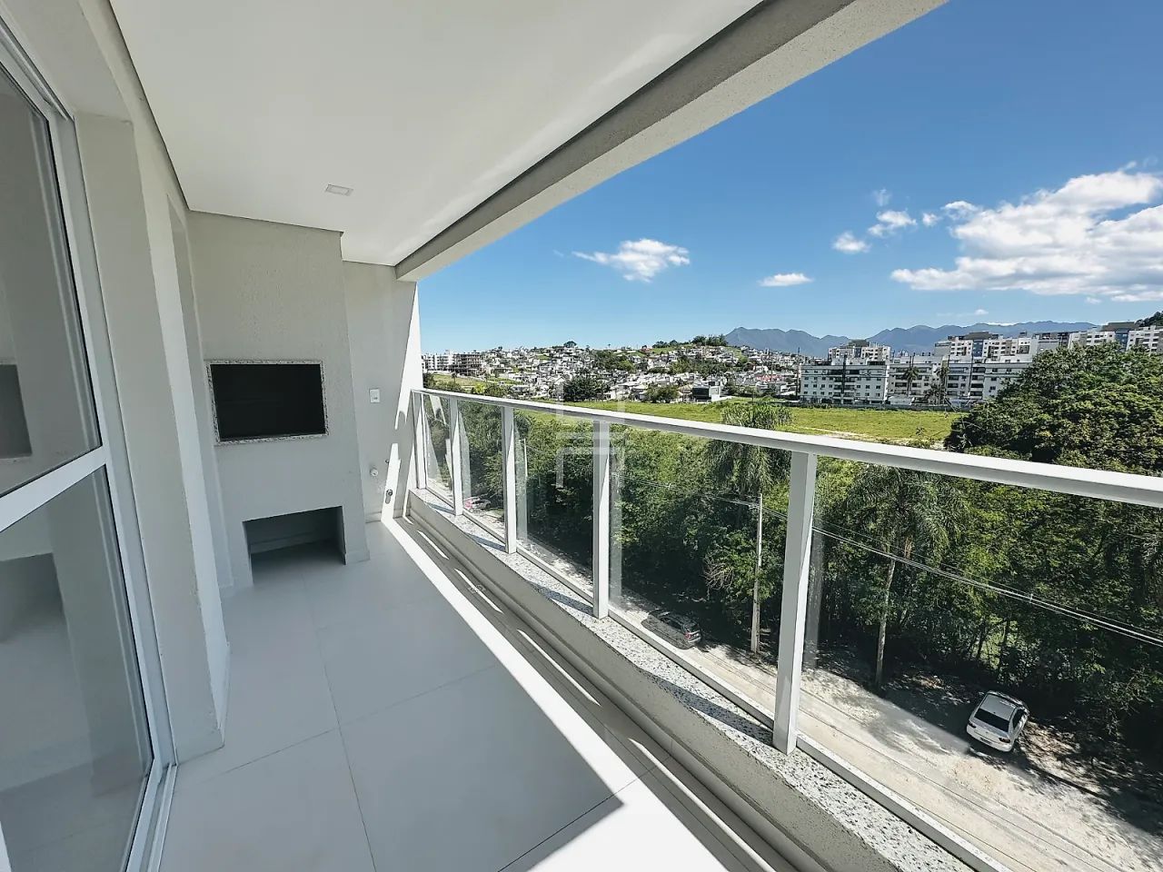 Apartamento na Pedra Branca, com 3 dormitórios sendo 1 suíte e 2 vagas - Foto 3