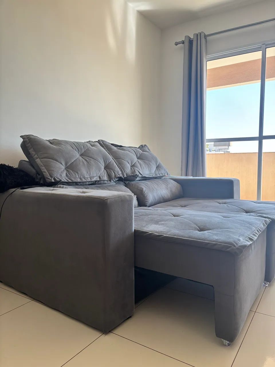 Sofá-cama cinza comprado há poucos meses - Foto 3
