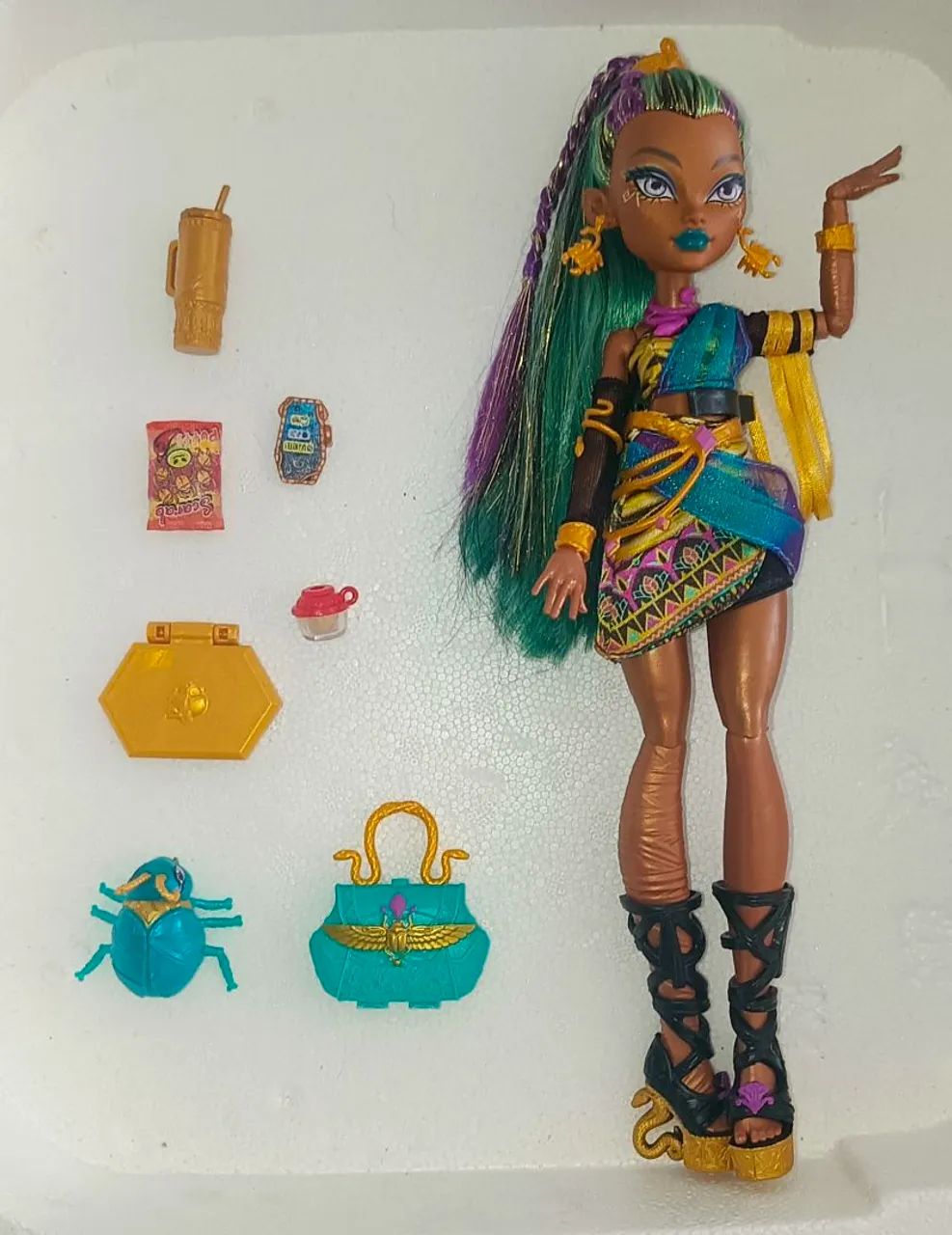 Boneca Monster Hing Nefera