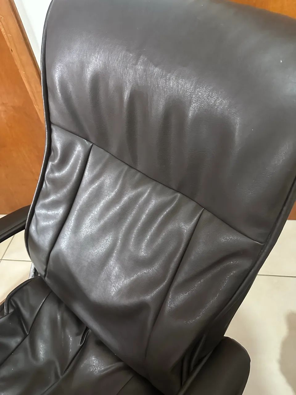 Poltrona de couro base fixa - Foto 4