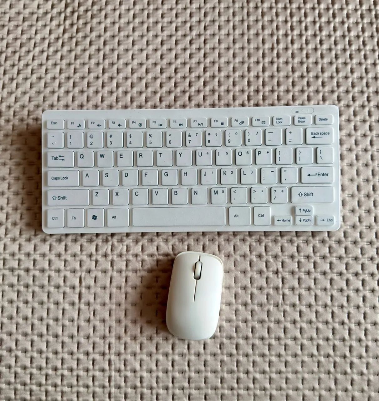 Teclado Bluetooth Mini Keyboard com mouse  - Foto 2