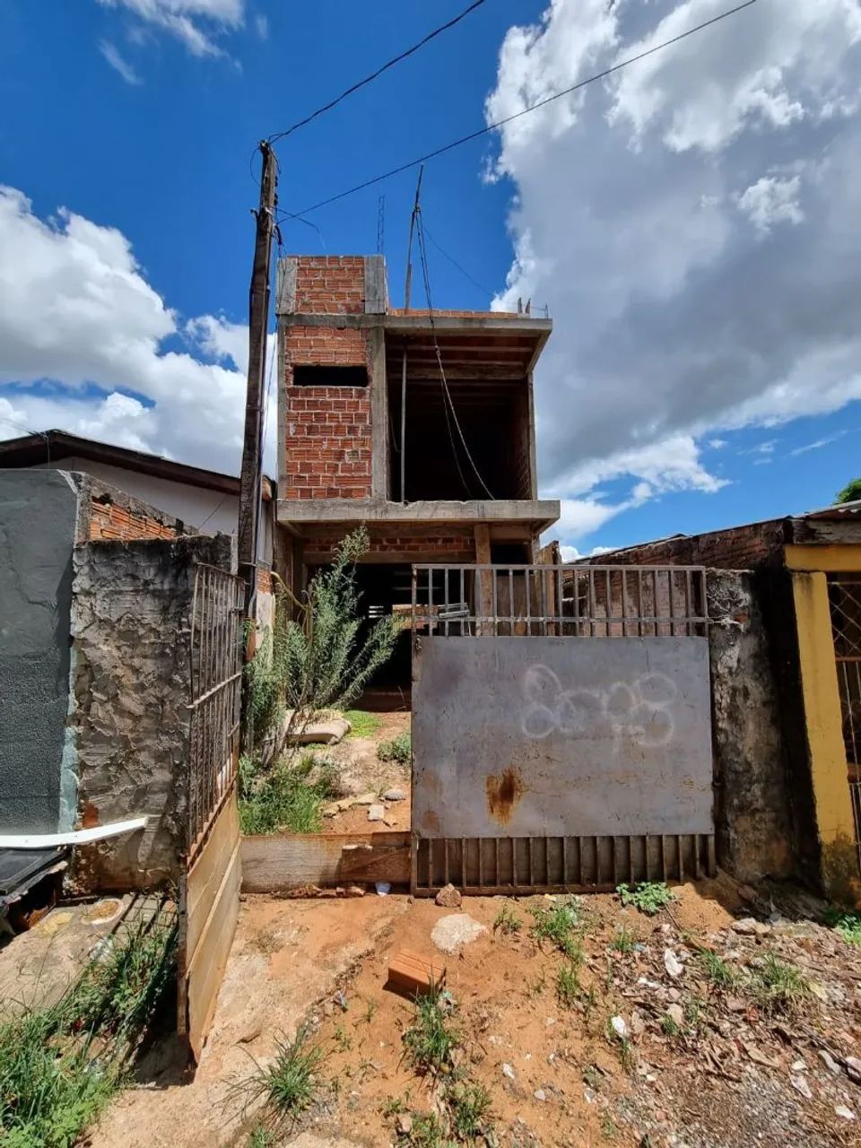 Terreno com obras já começada ótima oportunidade em Arapongas pr