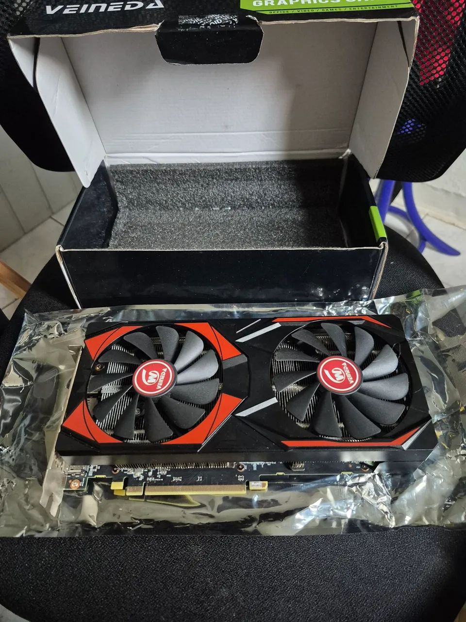 Placa de Vídeo Radeon RX 5700 XT (Com Defeito / Para Conserto ou Retirada de Peças)
