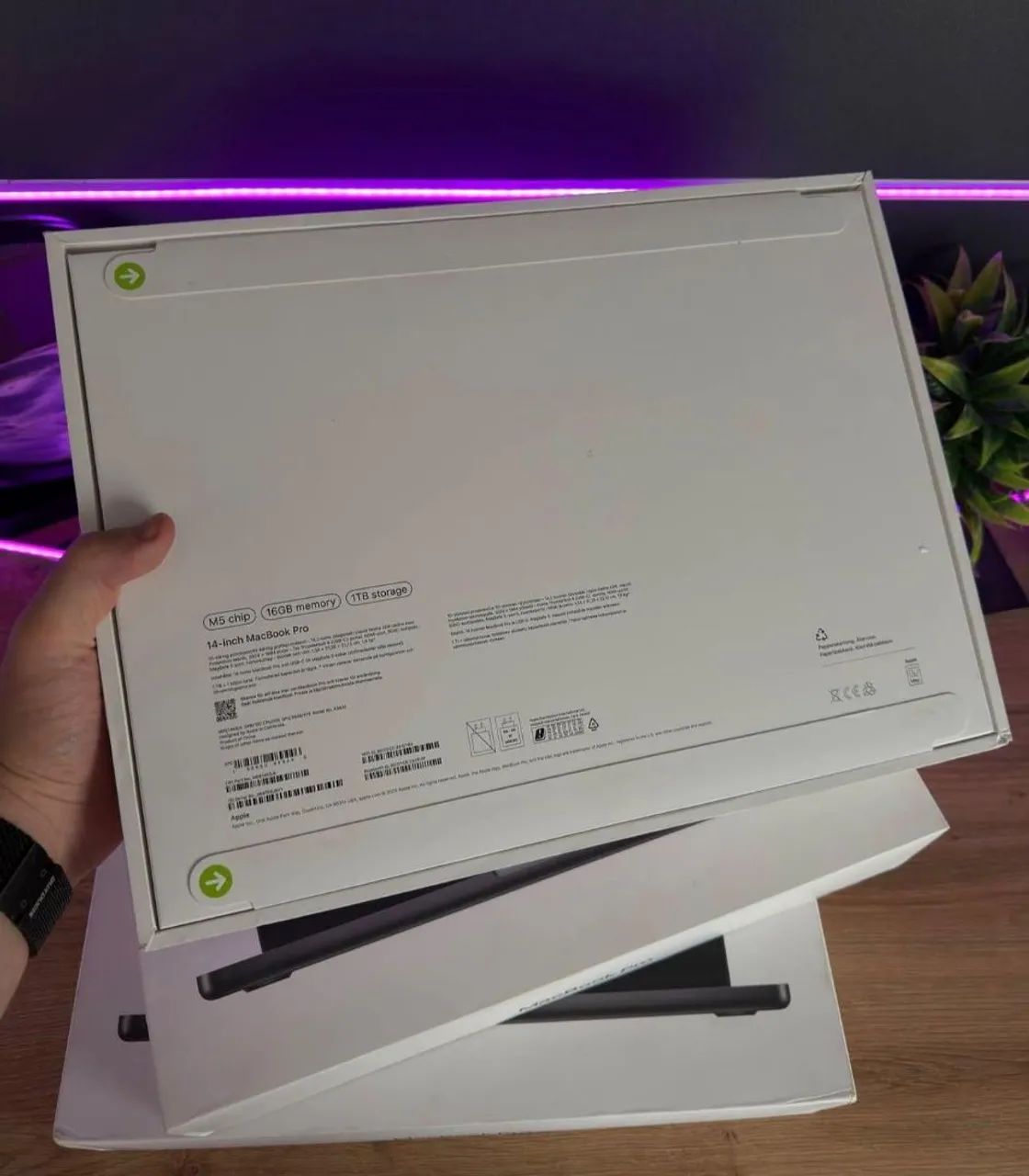 MacBook Pro 2025 16GB- 1TB SSD