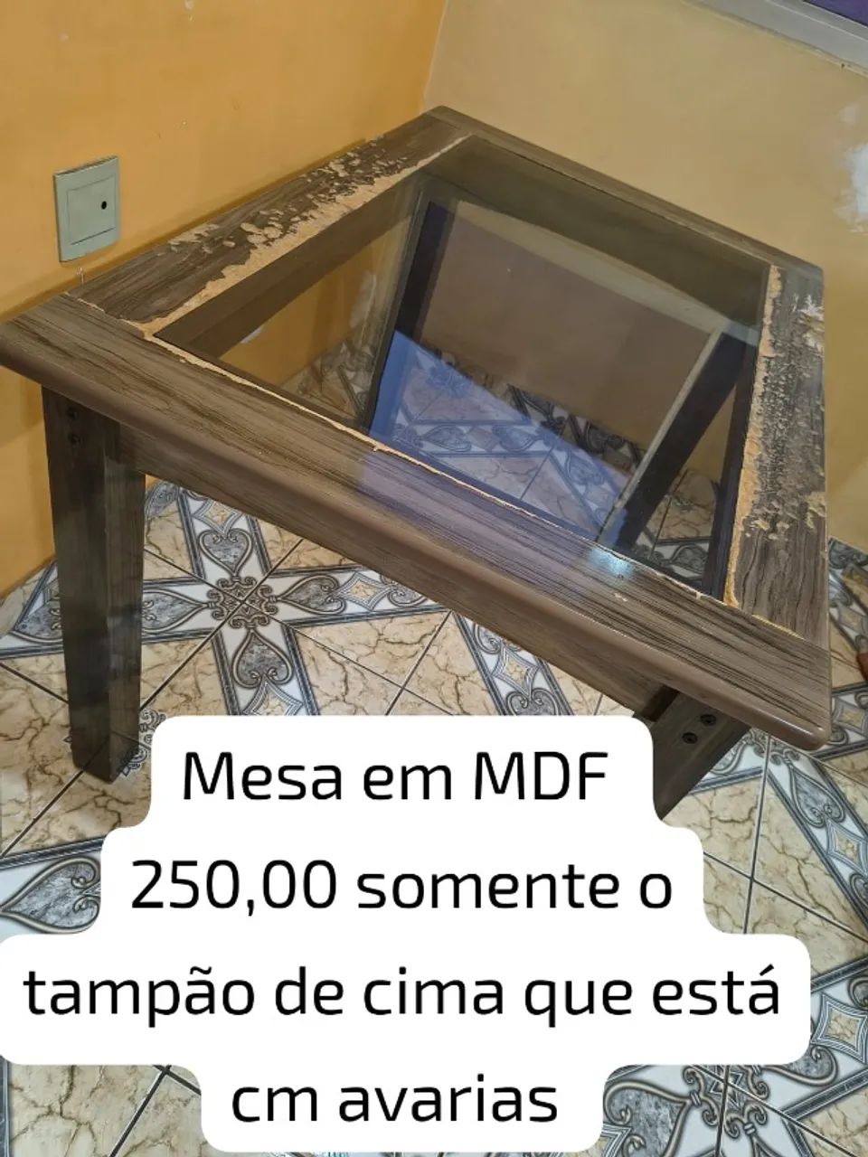 Mesa de jantar quadrada 