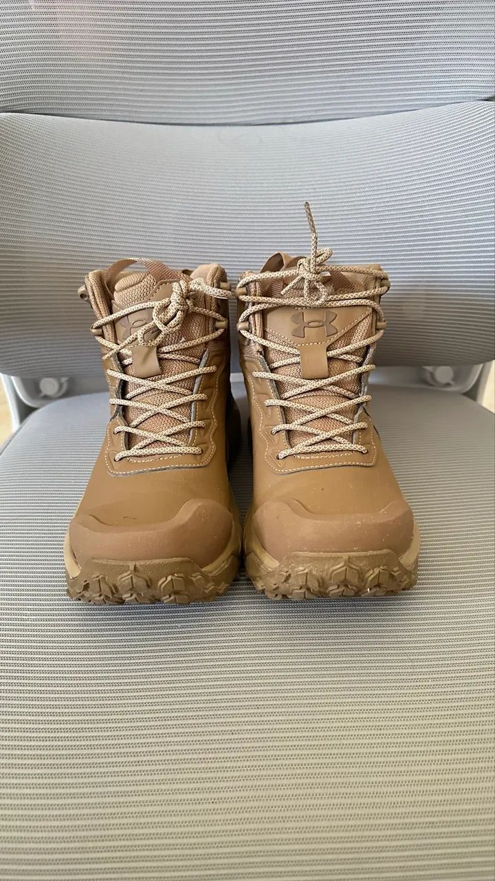 Bota Under Armour Defense Mid