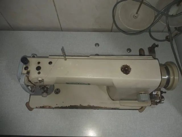 Máquina de costura reta industrial da marca Siruba - Foto 2