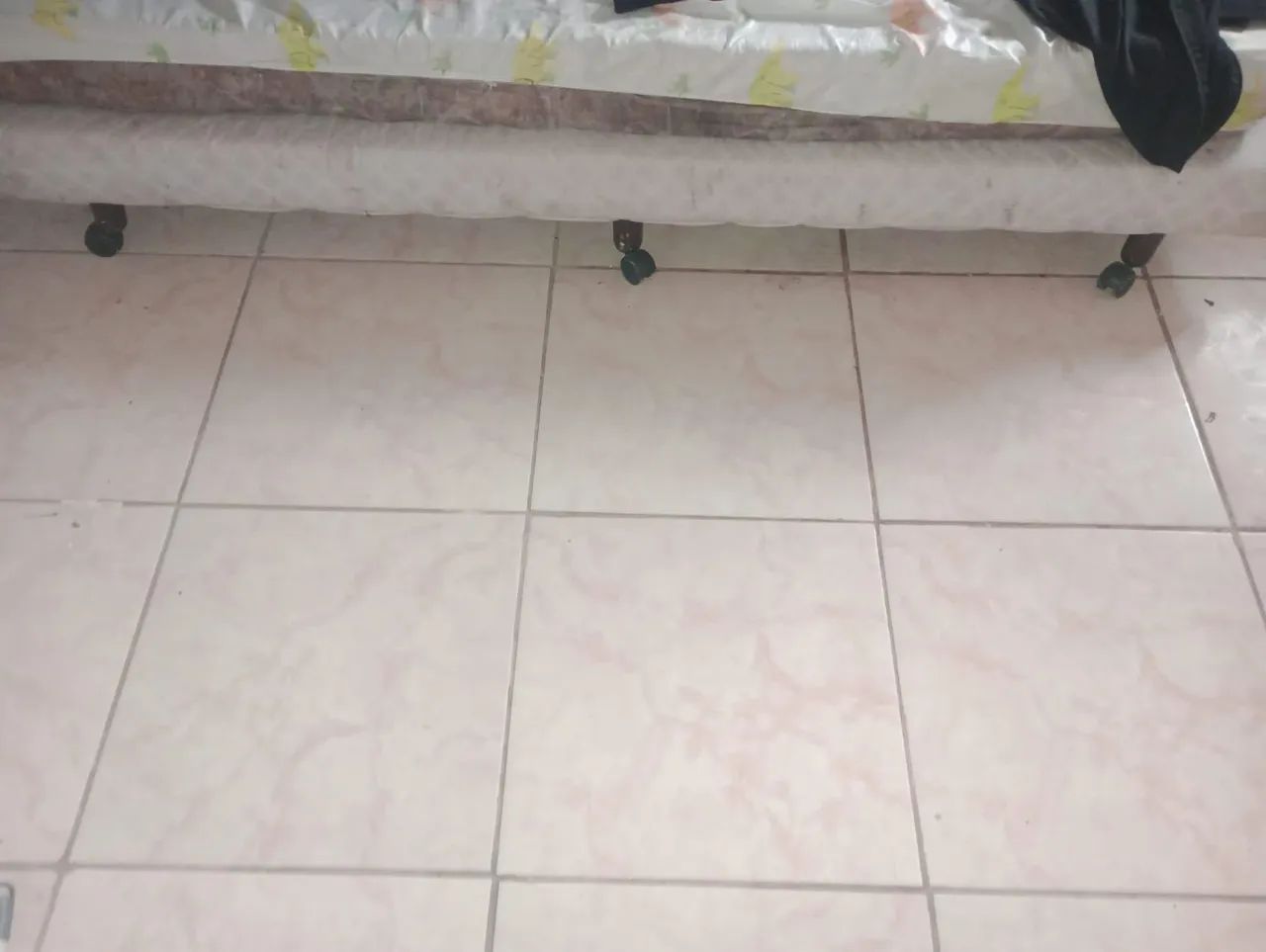 Cama de casal c colchão de molas com parte de baixo tipo gaveta - Foto 2